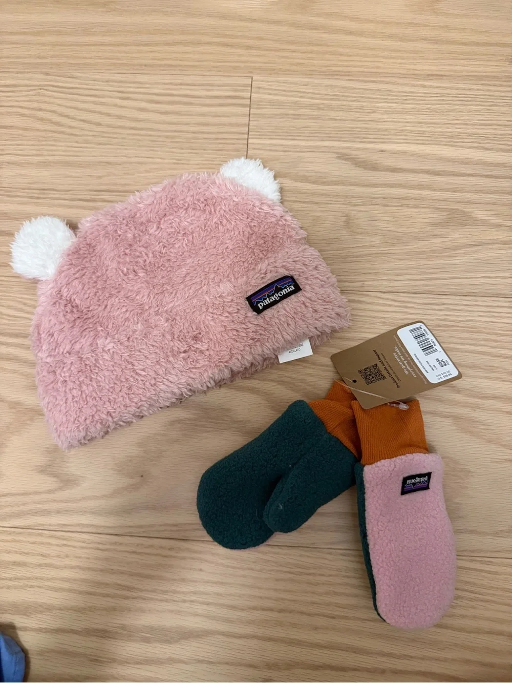 Patagonia Baby Pink Fuzzy Beanie and Mittens Set size 6-12 month